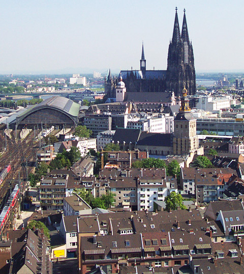 Affenskulptur am Hansahochhaus